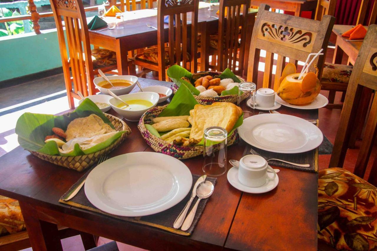 Hungry Lion Resort Сігірія Екстер'єр фото